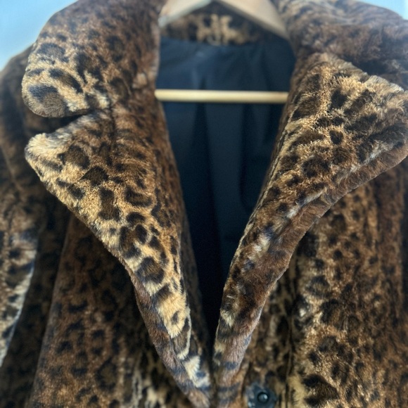 Leopard Fur Coat - Picture 3 of 11